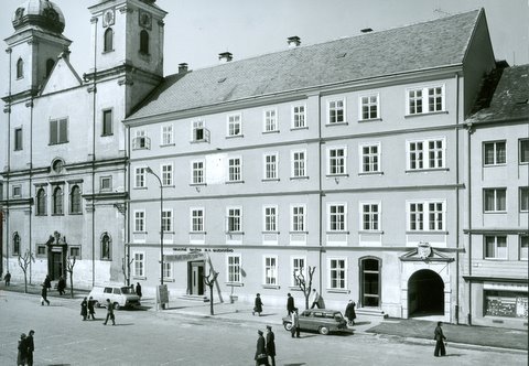 Pôvodné sídlo Galérie Miloša Alexandra Bazovského je znázorné na dobovej fotografii