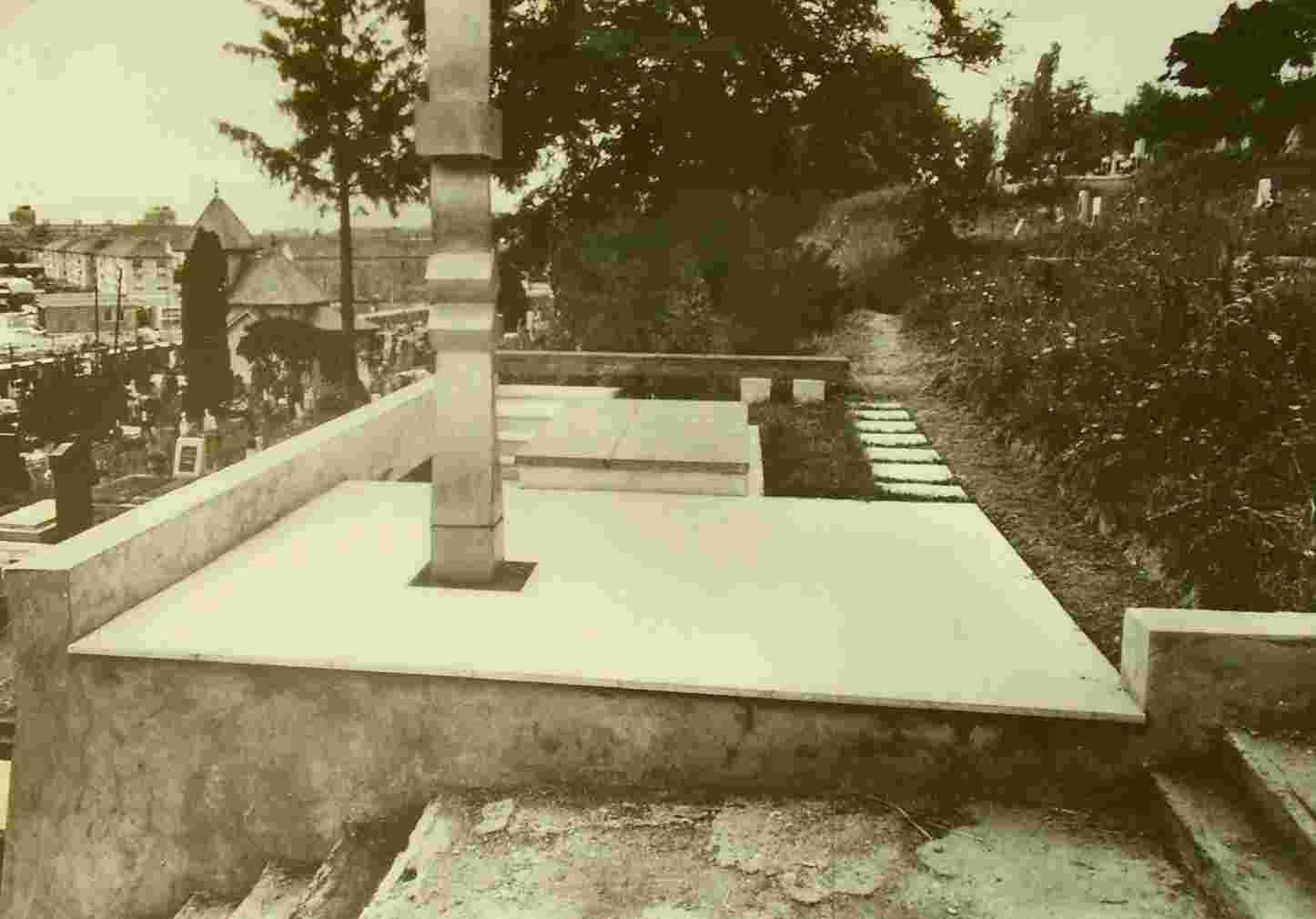 Hrobka M. A. Bazovského na mestskom cintoríne v Trenčíne