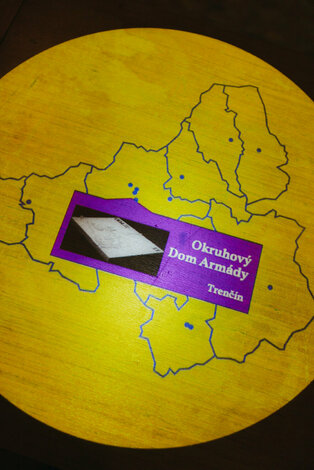 Výstava ochrana pamiatok a moderná architektúra trenčianskeho kraja: súčasný stav a výzvy - cat_vernisáž_dvaja (27)