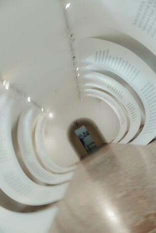 Výstava ochrana pamiatok a moderná architektúra trenčianskeho kraja: súčasný stav a výzvy - cat_vernisáž_dvaja (7)