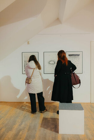 Finisáž výstavy igor kalný – nič než umelec - finisaz_kalny_dvaja (55)