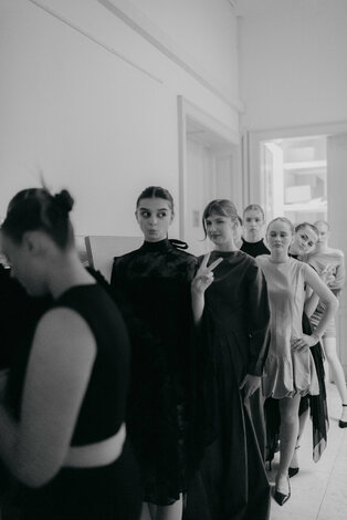 Módna prehliadka - galeria_bazovskeho_prehliadka_dvaja (103)