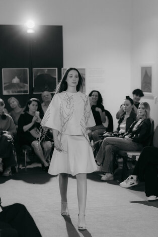 Módna prehliadka - galeria_bazovskeho_prehliadka_dvaja (104)