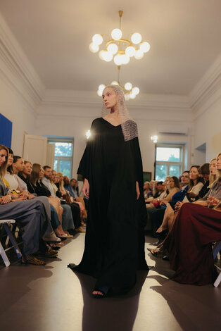 Módna prehliadka - galeria_bazovskeho_prehliadka_dvaja (116)