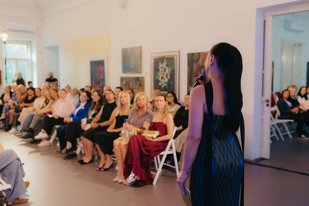 Módna prehliadka - galeria_bazovskeho_prehliadka_dvaja (11)