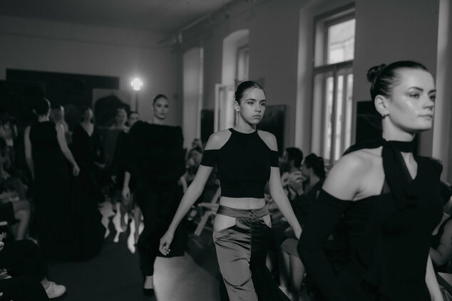 Módna prehliadka - galeria_bazovskeho_prehliadka_dvaja (121)