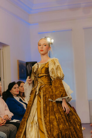 Módna prehliadka - galeria_bazovskeho_prehliadka_dvaja (127)
