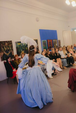 Módna prehliadka - galeria_bazovskeho_prehliadka_dvaja (129)