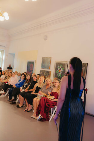 Módna prehliadka - galeria_bazovskeho_prehliadka_dvaja (12)