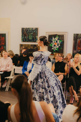 Módna prehliadka - galeria_bazovskeho_prehliadka_dvaja (131)