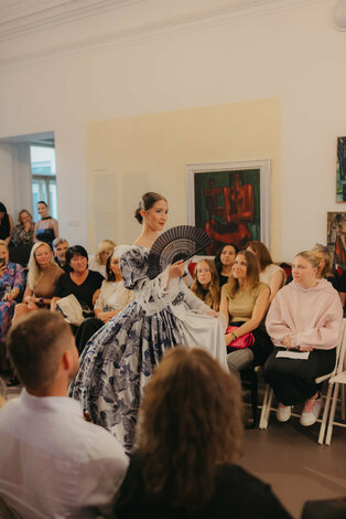 Módna prehliadka - galeria_bazovskeho_prehliadka_dvaja (133)