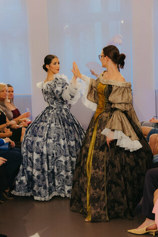 Módna prehliadka - galeria_bazovskeho_prehliadka_dvaja (136)