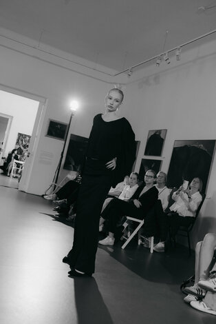 Módna prehliadka - galeria_bazovskeho_prehliadka_dvaja (150)