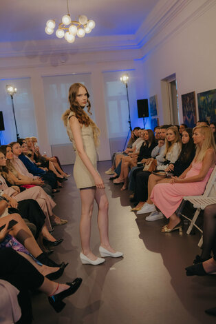 Módna prehliadka - galeria_bazovskeho_prehliadka_dvaja (161)