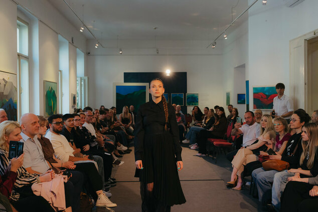 Módna prehliadka - galeria_bazovskeho_prehliadka_dvaja (32)