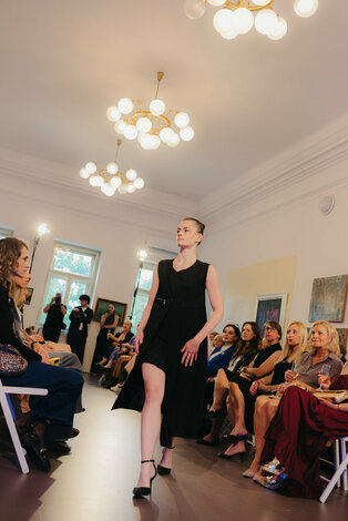 Módna prehliadka - galeria_bazovskeho_prehliadka_dvaja (38)