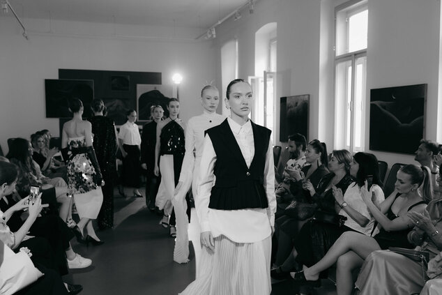 Módna prehliadka - galeria_bazovskeho_prehliadka_dvaja (46)