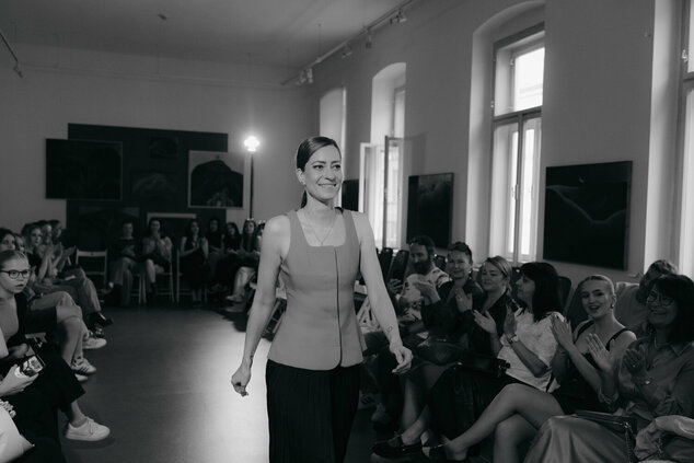 Módna prehliadka - galeria_bazovskeho_prehliadka_dvaja (48)
