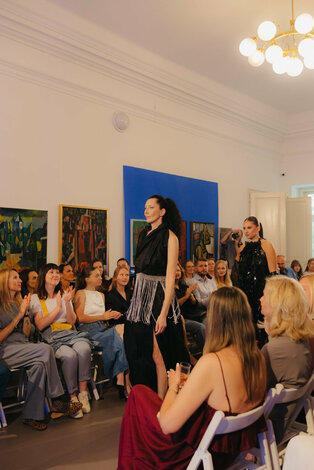 Módna prehliadka - galeria_bazovskeho_prehliadka_dvaja (51)