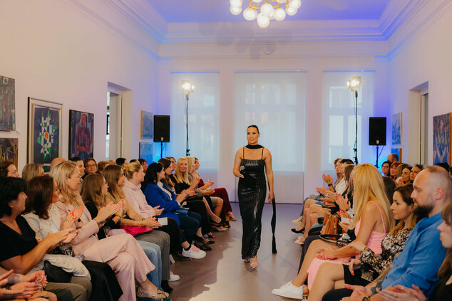 Módna prehliadka - galeria_bazovskeho_prehliadka_dvaja (56)