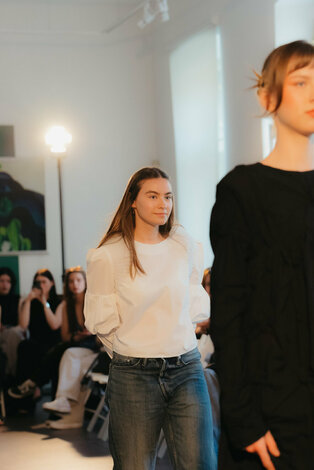 Módna prehliadka - galeria_bazovskeho_prehliadka_dvaja (72)