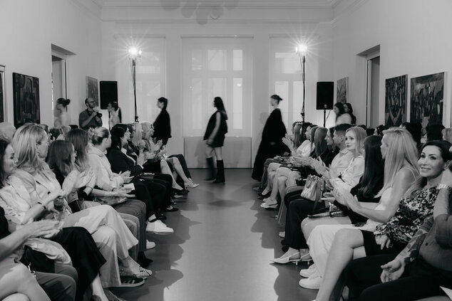 Módna prehliadka - galeria_bazovskeho_prehliadka_dvaja (76)