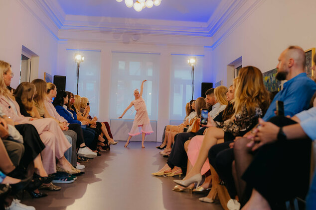 Módna prehliadka - galeria_bazovskeho_prehliadka_dvaja (80)