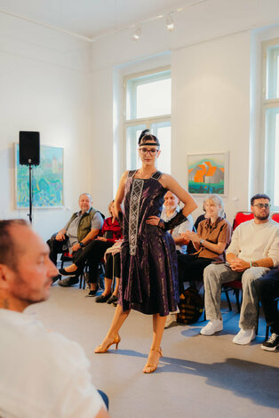 Módna prehliadka - galeria_bazovskeho_prehliadka_dvaja (92)