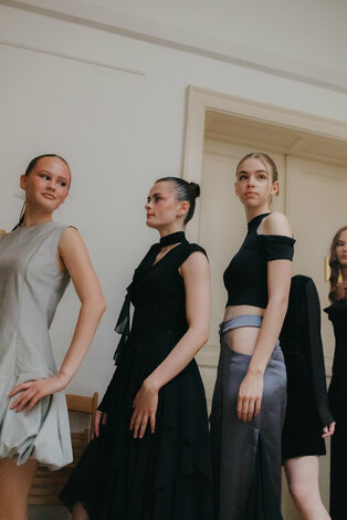 Módna prehliadka - galeria_bazovskeho_prehliadka_dvaja (99)