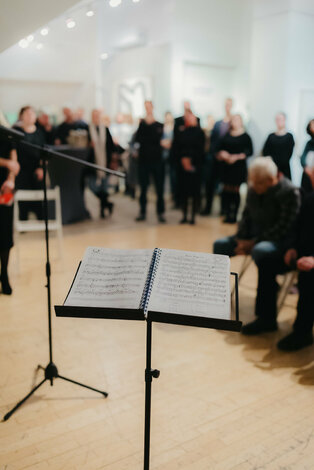 Vernisáž igor kalný - kalny_galeria_bazovsky_dvaja (71)