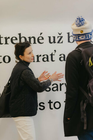 Vernisáž výstavy ochrana pamiatok a moderná architektúra trenčianskeho kraja: súčasný stav a výzvy - cat_vernisáž_dvaja (110)