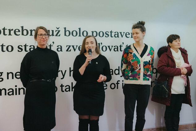 Vernisáž výstavy ochrana pamiatok a moderná architektúra trenčianskeho kraja: súčasný stav a výzvy - cat_vernisáž_dvaja (38)