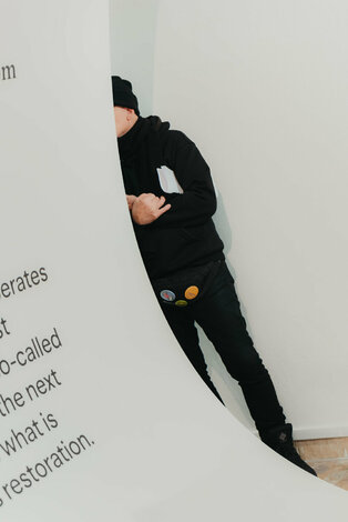 Vernisáž výstavy ochrana pamiatok a moderná architektúra trenčianskeho kraja: súčasný stav a výzvy - cat_vernisáž_dvaja (79)