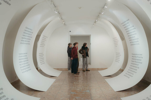 Vernisáž výstavy ochrana pamiatok a moderná architektúra trenčianskeho kraja: súčasný stav a výzvy - cat_vernisáž_dvaja (97)