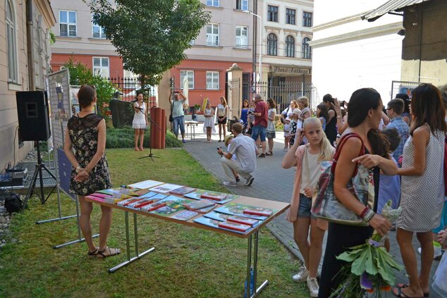 Vernisáž výtvarnej súťaže colors – cestovanie v čase - 13490719_1193400527346659_6901682475500820207_o