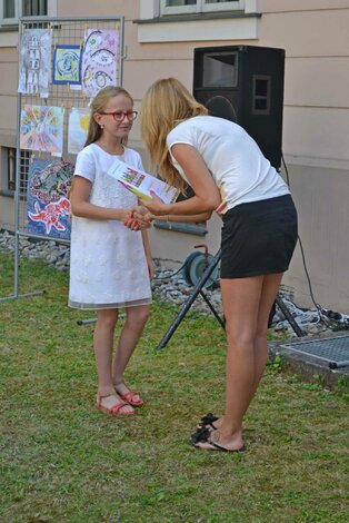 Vernisáž výtvarnej súťaže colors – cestovanie v čase - 13490737_1193400860679959_914181013427670329_o