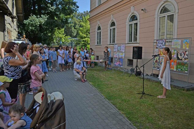 Vernisáž výtvarnej súťaže colors – cestovanie v čase - 13517478_1193400714013307_6490548000935310123_o