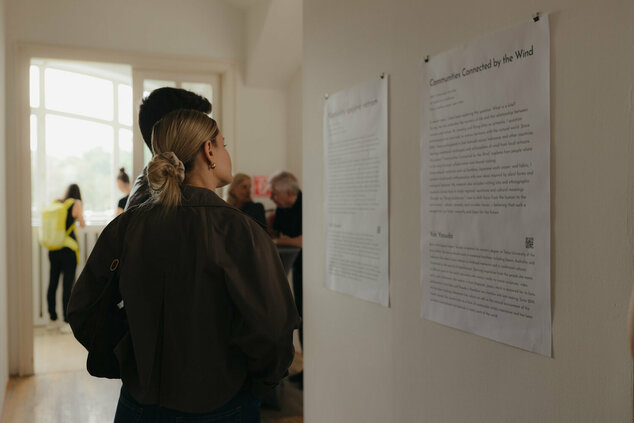 Vernisáž yoh yasuda: komunity spojené vetrom - Galeria bazovskeho vernisaz komunity spojene vetrom dvaja 48 