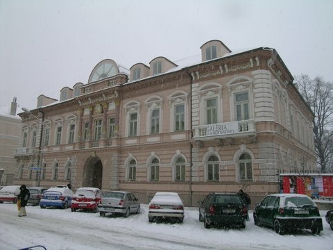 Budova galérie v zime