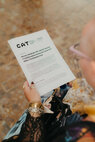 Komentovaná prehliadka výstavy medzi tradíciou a typizáciou - cat_prehiadka_dvaja (26)